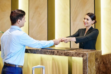 130+ Mẫu câu, từ vựng tiếng anh giao tiếp khách sạn phổ biến