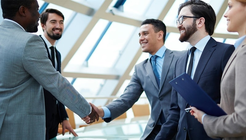 Mau-cau-tieng-anh-giao-tiep-trong-kinh-doanh-de-chao-hoi-va-gioi-thieu