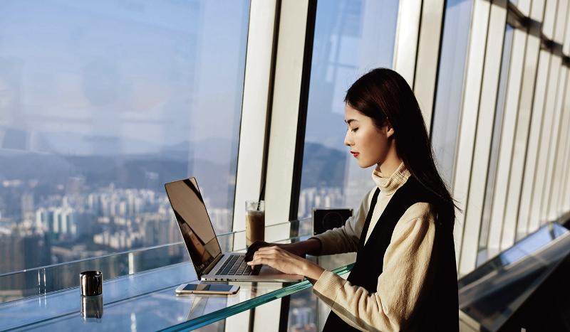 Vì sao người đi làm cần thành thạo tiếng Anh giao tiếp?