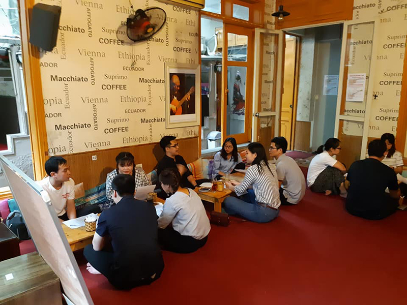 Cau-lac-bo-tieng-Anh-giao-tiep-cho-nguoi-di-lam-GALEC