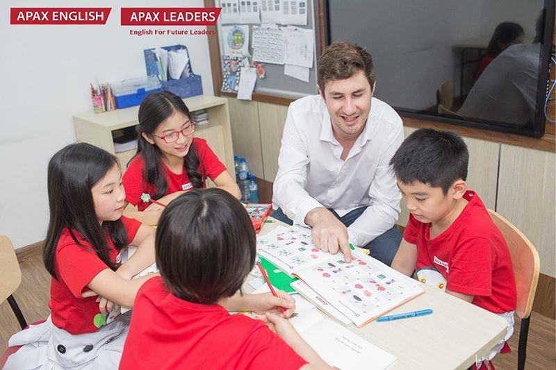 Doi-ngu-giang-vien-va-chat-luong-giang-day-tai-Apax