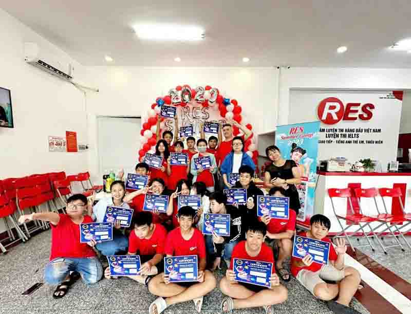 Review-ve-doi-ngu-giang-vien-tai-RES