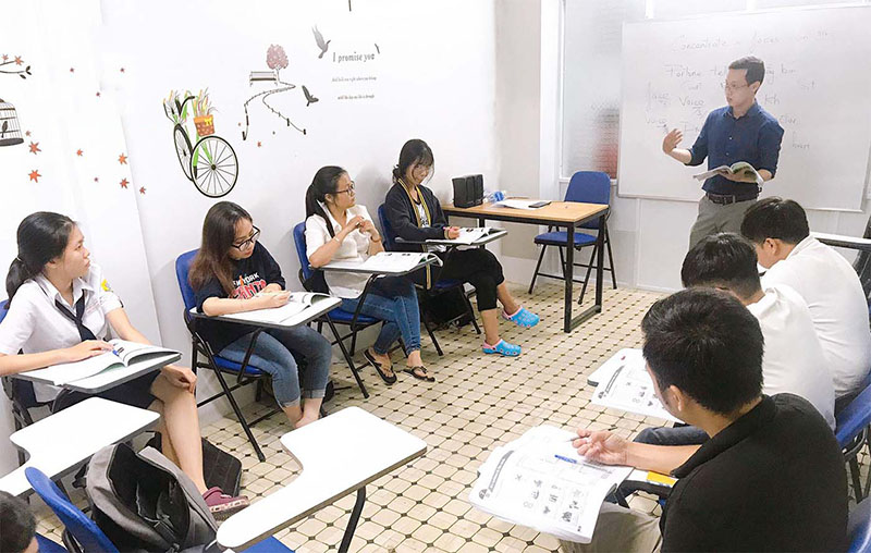 Học viên học tiếng Anh tại trung tâm Newsky