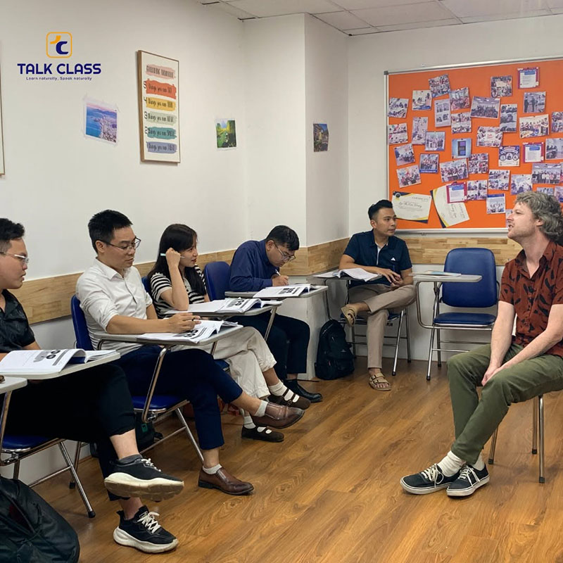 Khóa học tiếng Anh giao tiếp cho người đi làm tại Talk Class
