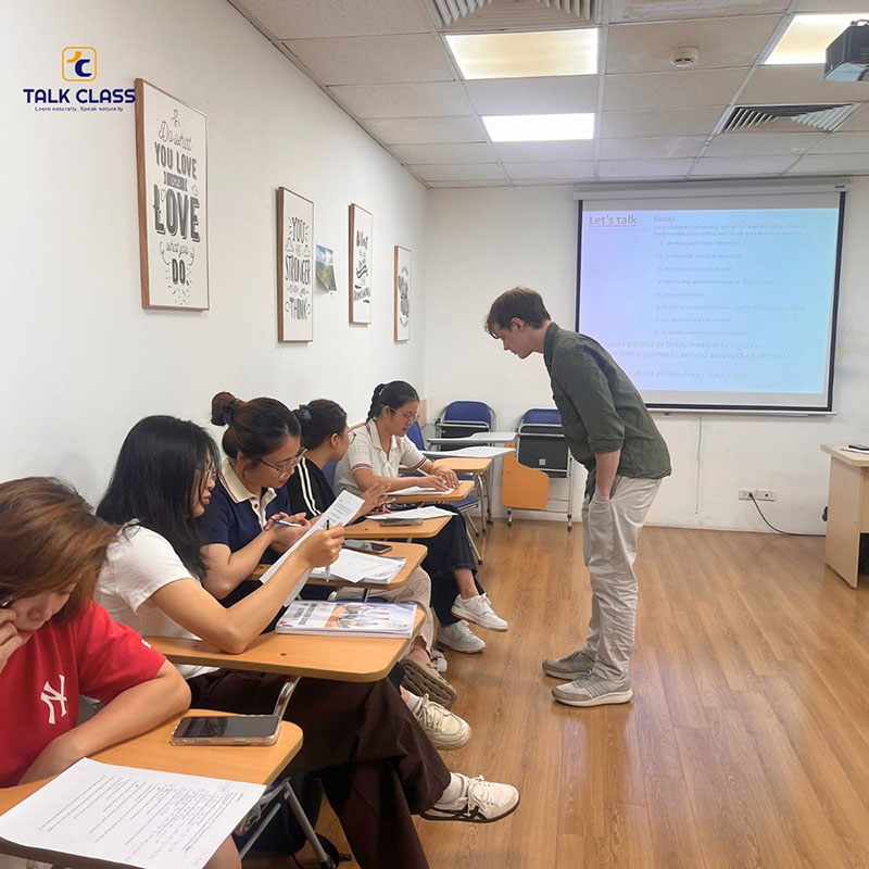 Khóa học tiếng Anh giao tiếp cơ bản tại Talk Class