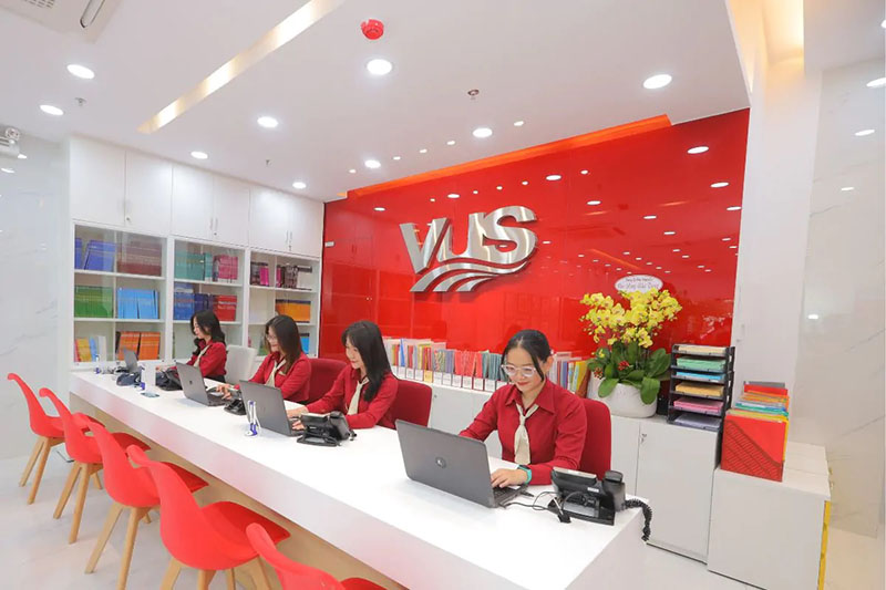 review-trung-tam-tieng-anh-giao-tiep-tphcm-VUS