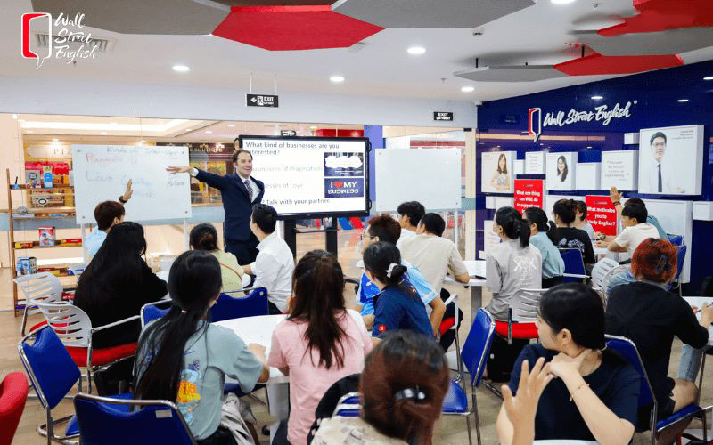 review-trung-tam-tieng-anh-giao-tiep-tphcm-Wall-Street-English