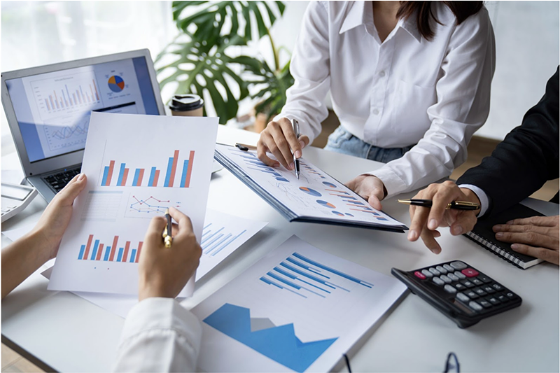 Hoc-gioi-tieng-Anh-thi-lam-nghe-gi-luong-cao-Nhan-vien-Marketing-Sales-quoc-te