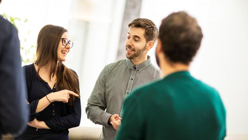 Mau-cau-gioi-thieu-ban-than-bang-tieng-anh-co-ban