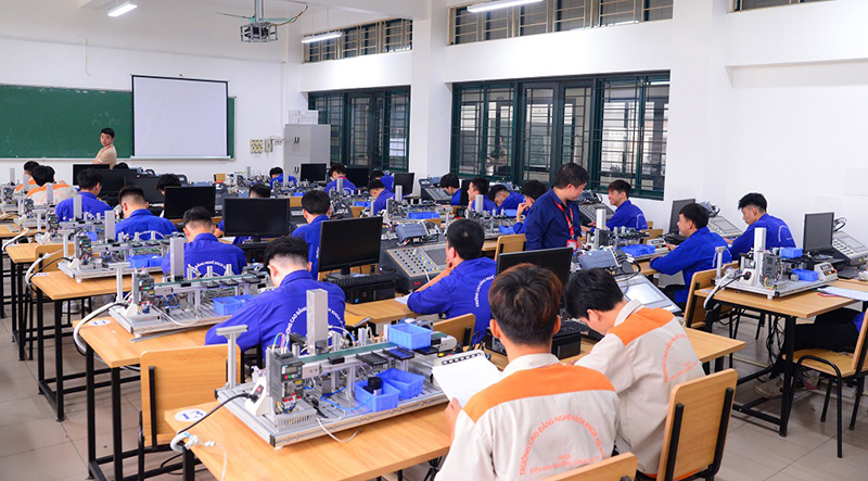 Tham-gia-cac-khoa-hoc-nghe-cao-dang