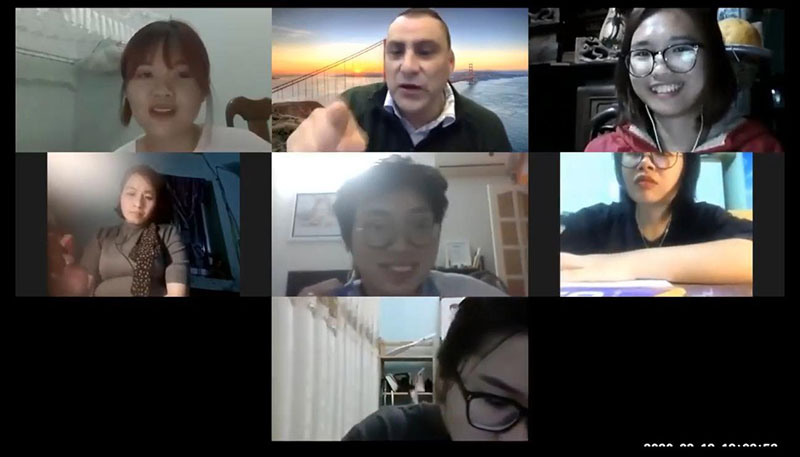 Lớp học tiếng Anh giao tiếp online tại Talk Class