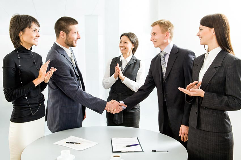 Mẫu câu tiếng Anh khi giao tiếp với khách hàng