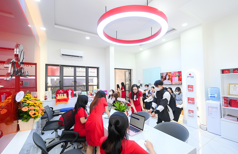 Các khóa học nổi bật tại trung tâm tiếng Anh Jaxtina