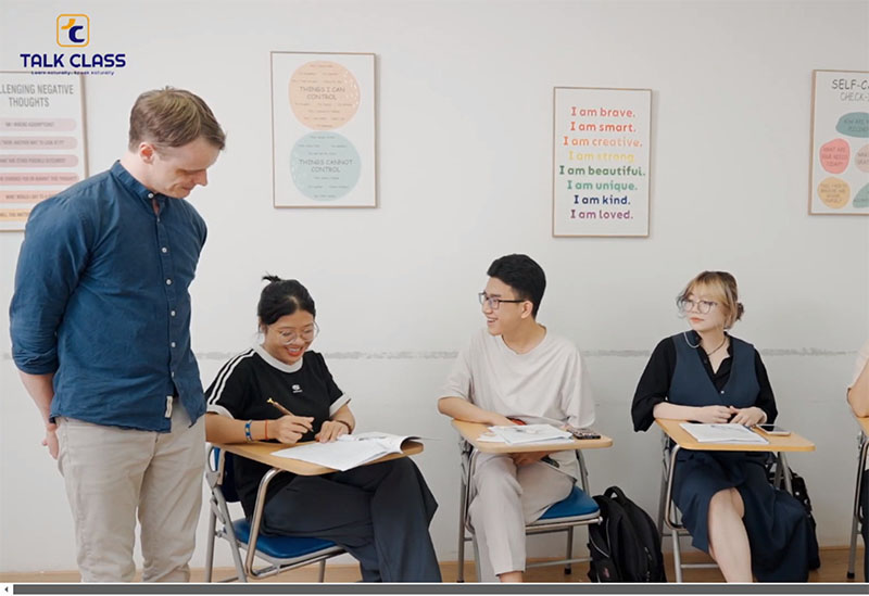 Lớp học tiếng Anh giao tiếp tại Talk Class