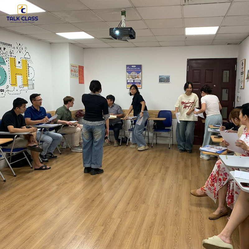 Lớp học phát âm tiếng Anh tại Talk Class